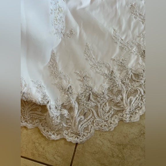 NWT- David’s Bridal Michelangelo White Beaded A-Line Halter Satin Gown (Size 6) - Picture 13 of 16